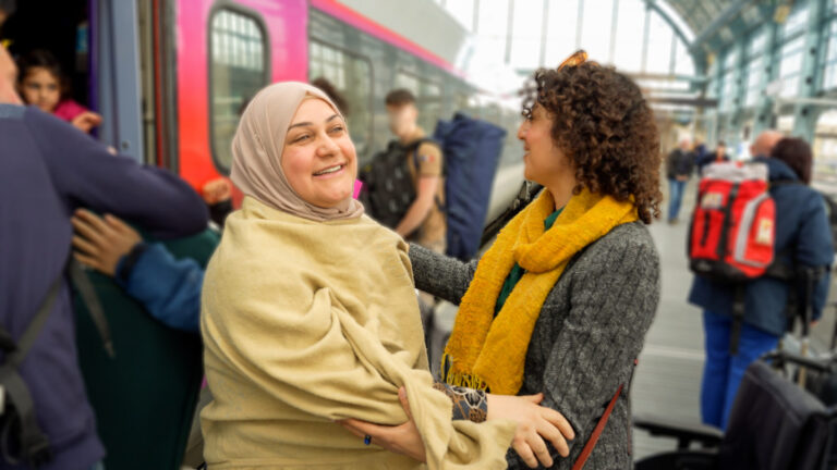 Retrouvaille d'une famille dans une gare