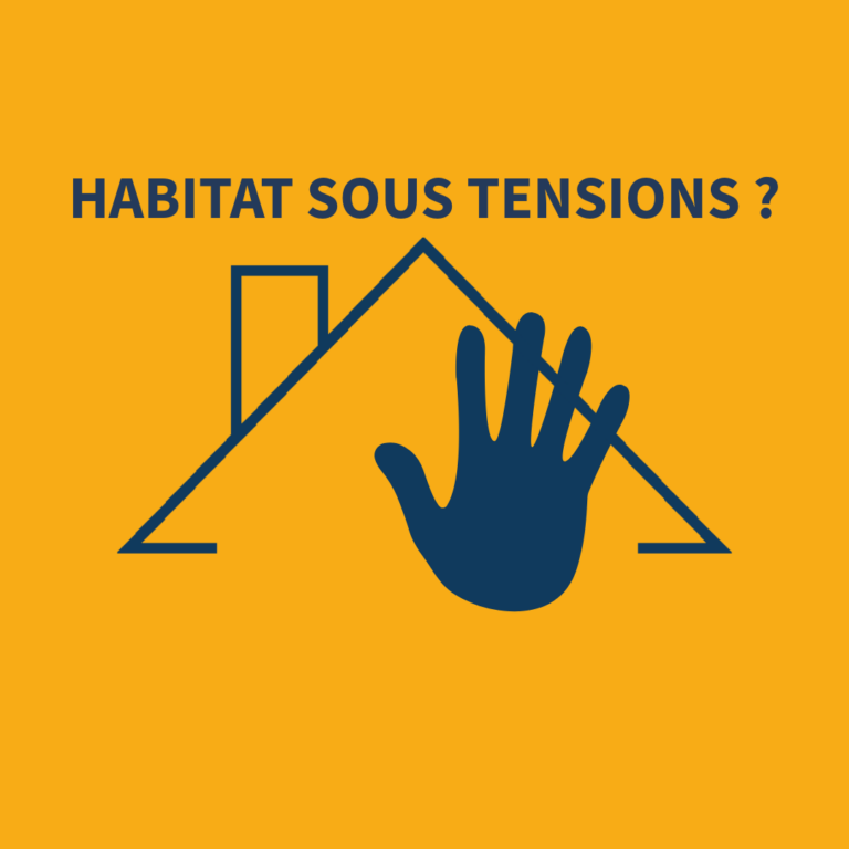 main ouverte sur un toit