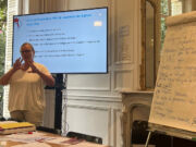 Une formatrice à la formation Valeurs de la République et Laïcité