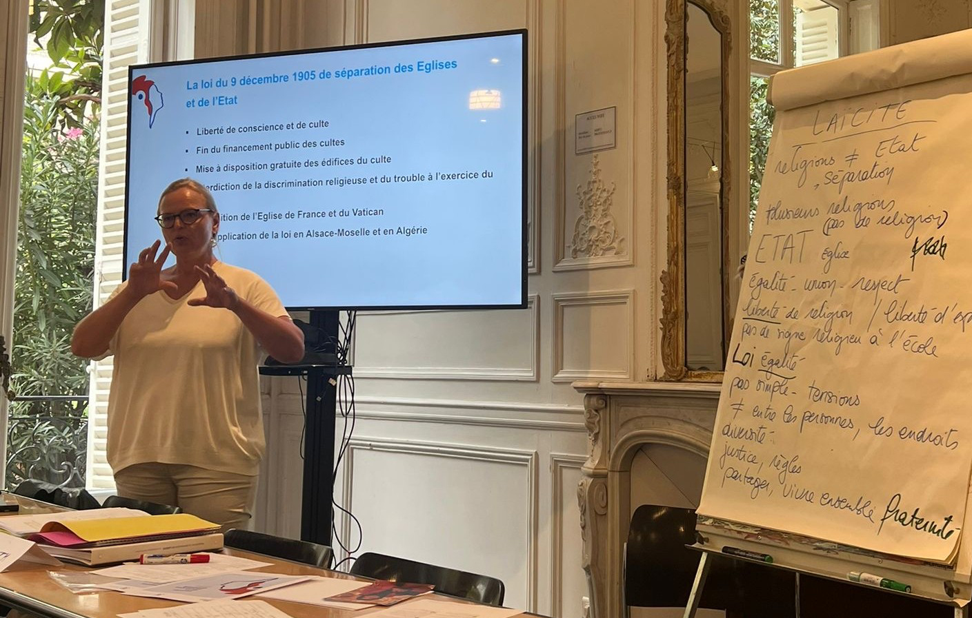 Une formatrice à la formation Valeurs de la République et Laïcité