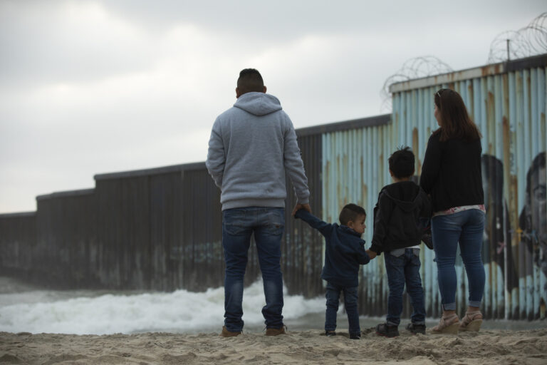Famille dans un camp de réfugiés