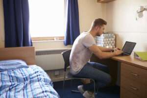 Table ronde sur l'aide aux étudiants en situation de précarité - CarGO Poitiers